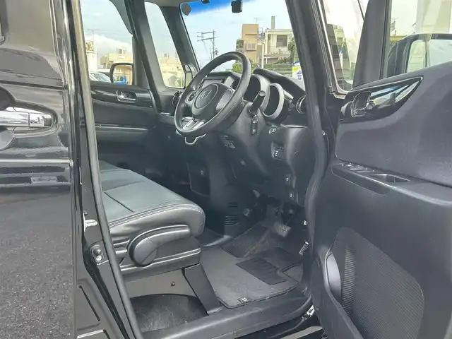 ホンダ Ｎ ＢＯＸ カスタム G Lパッケージ 沖縄県 2015(平27)年 6.7万km 黒 (株)IDOMが運営する【じしゃロンコザ店】の自社ローン専用車両になりますこちらは現金またはオートローンご利用時の価格です。自社ローンご希望の方は別途その旨お申付け下さい/フルセグナビ　/ＥＴＣ　/スマートキー　/プッシュスタート　/パワーウィンドウ　/パワーステアリング　/バックカメラ　/ドライブレコーダー前方　/純正アルミホイール　/純正フロアマット　/Ｂｌｕｅｔｏｏｔｈ接続