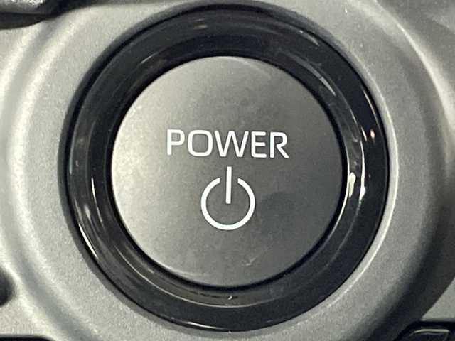 トヨタ クラウン クロスオーバー 福岡県 2025(令7)年 0.1万km プレシャスホワイトパール 純正12.3インチディスプレイオーディオPlus/パノラマムーンルーフ/パノラミックビューモニター/トヨタセーフティーセンス/ビルトインETC2.0/デジタルインナーミラー/パワートランクリッド/３眼LEDヘッドライト/オートライト/アダプティブハイビーム/アダプティブクルーズコントロール/レーントレーシングアシスト/ブラインドスポットモニター/保証書