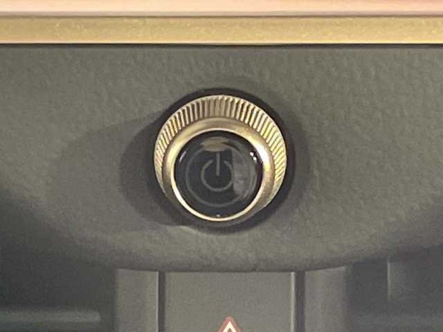 トヨタ クラウン クロスオーバー 福岡県 2025(令7)年 0.1万km プレシャスホワイトパール 純正12.3インチディスプレイオーディオPlus/パノラマムーンルーフ/パノラミックビューモニター/トヨタセーフティーセンス/ビルトインETC2.0/デジタルインナーミラー/パワートランクリッド/３眼LEDヘッドライト/オートライト/アダプティブハイビーム/アダプティブクルーズコントロール/レーントレーシングアシスト/ブラインドスポットモニター/保証書