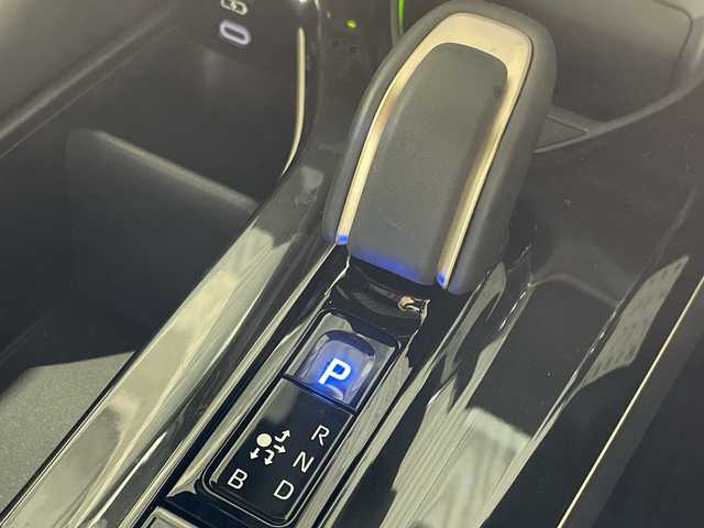 トヨタ クラウン クロスオーバー 福岡県 2025(令7)年 0.1万km プレシャスホワイトパール 純正12.3インチディスプレイオーディオPlus/パノラマムーンルーフ/パノラミックビューモニター/トヨタセーフティーセンス/ビルトインETC2.0/デジタルインナーミラー/パワートランクリッド/３眼LEDヘッドライト/オートライト/アダプティブハイビーム/アダプティブクルーズコントロール/レーントレーシングアシスト/ブラインドスポットモニター/保証書