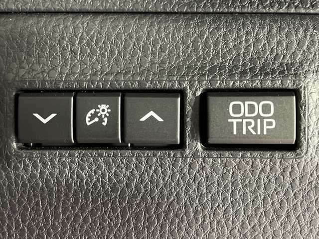 トヨタ クラウン クロスオーバー 福岡県 2025(令7)年 0.1万km プレシャスホワイトパール 純正12.3インチディスプレイオーディオPlus/パノラマムーンルーフ/パノラミックビューモニター/トヨタセーフティーセンス/ビルトインETC2.0/デジタルインナーミラー/パワートランクリッド/３眼LEDヘッドライト/オートライト/アダプティブハイビーム/アダプティブクルーズコントロール/レーントレーシングアシスト/ブラインドスポットモニター/保証書