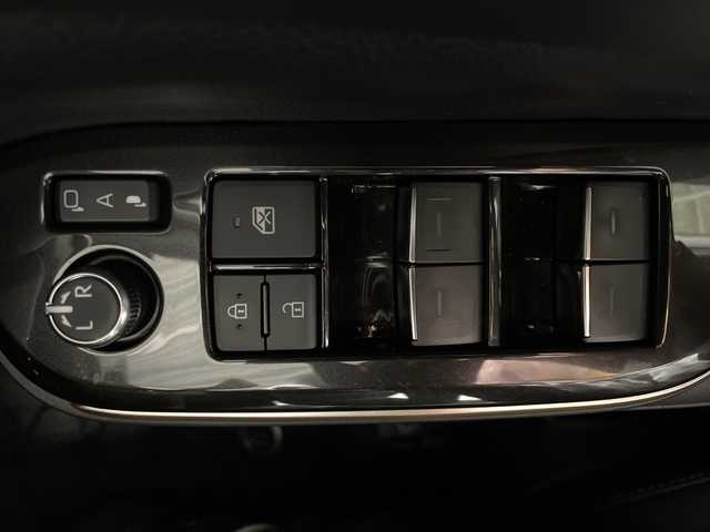 トヨタ クラウン クロスオーバー 福岡県 2025(令7)年 0.1万km プレシャスホワイトパール 純正12.3インチディスプレイオーディオPlus/パノラマムーンルーフ/パノラミックビューモニター/トヨタセーフティーセンス/ビルトインETC2.0/デジタルインナーミラー/パワートランクリッド/３眼LEDヘッドライト/オートライト/アダプティブハイビーム/アダプティブクルーズコントロール/レーントレーシングアシスト/ブラインドスポットモニター/保証書