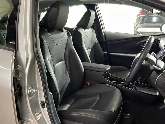 トヨタ プリウス A プレミアム 広島県 2019(平31)年 5万km シルバーM ALPINE９型ナビ/バックカメラ/温/冷シート/パワーシート(運転席)/パーキングアシスト/ブラインドスポットモニター/ヘッドアップディスプレイ/レーダークルーズコントロール/ＨＤＭＩ/1500W給電/前方ドラレコ/ＥＴＣ/オートマチックハイビーム/レーンキープ/衝突軽減/踏み間違い防止/コーナーセンサー/フルセグ/純正15インチホイールカバー(195/65/R15)/エアバッグ(運転席/助手席/サイド/カーテン)