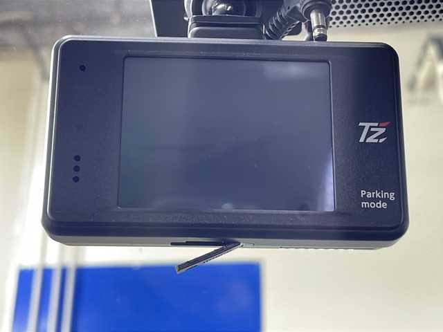 トヨタ プリウス A プレミアム 広島県 2019(平31)年 5万km シルバーM ALPINE９型ナビ/バックカメラ/温/冷シート/パワーシート(運転席)/パーキングアシスト/ブラインドスポットモニター/ヘッドアップディスプレイ/レーダークルーズコントロール/ＨＤＭＩ/1500W給電/前方ドラレコ/ＥＴＣ/オートマチックハイビーム/レーンキープ/衝突軽減/踏み間違い防止/コーナーセンサー/フルセグ/純正15インチホイールカバー(195/65/R15)/エアバッグ(運転席/助手席/サイド/カーテン)