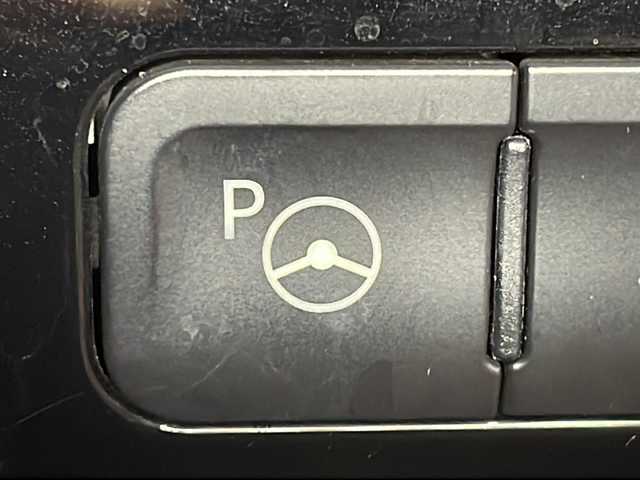 トヨタ プリウス A プレミアム 広島県 2019(平31)年 5万km シルバーM ALPINE９型ナビ/バックカメラ/温/冷シート/パワーシート(運転席)/パーキングアシスト/ブラインドスポットモニター/ヘッドアップディスプレイ/レーダークルーズコントロール/ＨＤＭＩ/1500W給電/前方ドラレコ/ＥＴＣ/オートマチックハイビーム/レーンキープ/衝突軽減/踏み間違い防止/コーナーセンサー/フルセグ/純正15インチホイールカバー(195/65/R15)/エアバッグ(運転席/助手席/サイド/カーテン)