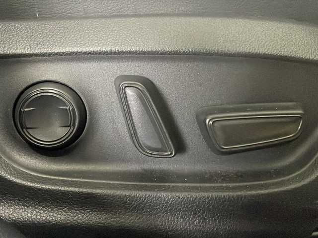 トヨタ プリウス A プレミアム 広島県 2019(平31)年 5万km シルバーM ALPINE９型ナビ/バックカメラ/温/冷シート/パワーシート(運転席)/パーキングアシスト/ブラインドスポットモニター/ヘッドアップディスプレイ/レーダークルーズコントロール/ＨＤＭＩ/1500W給電/前方ドラレコ/ＥＴＣ/オートマチックハイビーム/レーンキープ/衝突軽減/踏み間違い防止/コーナーセンサー/フルセグ/純正15インチホイールカバー(195/65/R15)/エアバッグ(運転席/助手席/サイド/カーテン)