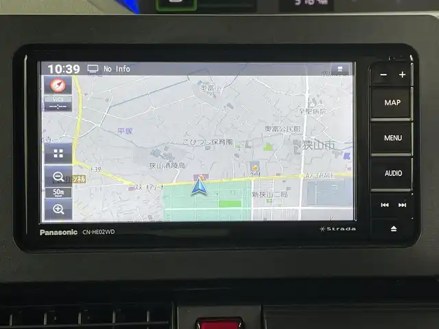 ダイハツ タント カスタム X 埼玉県 2024(令6)年 0.6万km ブラックマイカメタリック 純正ナビ（TV/DVD/BT）/全方位カメラ/クリアランスソナー/衝突軽減システム/レーンキープアシスト/両側パワースライドドア/センターピラーレス/シートヒーター/純正アルミ/LEDヘッドライト＆フォグランプ