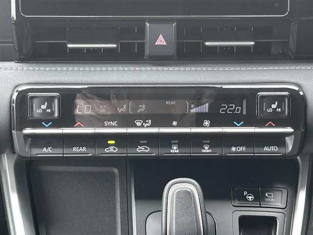 トヨタ ノア ハイブリッド S－Z 兵庫県 2024(令6)年 2.3万km ホワイトパールクリスタルシャイン 純正10.5インチディスプレイオーディオナビ/純正フリップダウンモニター/パノラミックビューモニター/ETC2.0/前後ドライブレコーダー/前席シートヒーター/両側パワースライドドア/電動パーキングブレーキ/ブレーキホールド/レーダークルーズコントロール/オートマチックハイビーム/アドバンストパーク