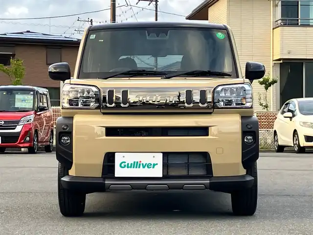 ダイハツ タフト G ダーククロムベンチャー 静岡県 2024(令6)年 0.1千km サンドベージュメタリック エンジンスタートボタン/パワーステアリング/パワーウィンドウ/保証書/取扱説明書/アイドリングストップ/スマートキー/オートエアコン/クルーズコントロール/USB入力端子/バックカメラ/純正9インチナビ（ワンセグ/BT）/ガラスルーフ/純正フロアマット/D席N席シートヒーター/純正アルミホイール/ABS/横滑り防止装置/コーナーセンサー前後/レーンキープアシスト/オートライト/LEDヘッドライト/W＋サイドエアバック/衝突軽減システム/カーテンエアバック