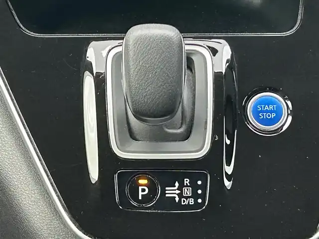 日産 セレナ e－パワー ハイウェイスター 兵庫県 2020(令2)年 4.5万km ダークメタルグレー 純正9インチナビ/フルセグTV/BTオーディオ/CD/DVD/バックカメラ/ETC/プッシュスタート/純正フロアマット/LEDライト/オートライト/FOGランプ/ライトレベライザー/スペアキー/スマートキー/純正15インチアルミホイール