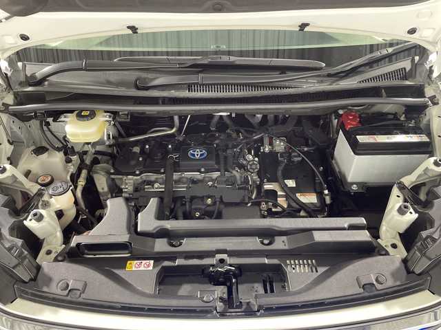 トヨタ ヴォクシー ハイブリッド S－Z 神奈川県 2022(令4)年 1.9万km ホワイトパールクリスタルシャイン 電動サイドステップ/モデリスタスポイラー/純正10.5型ディスプレイオーディオプラス/CD DVD　フルセグ/Bluetooth　USB　HDMI/バックカメラ/両側電動スライドドア/パワーバックドア/AC100V/ETC2.0/快適利便パッケージHigh/ブラインドスポットモニター/セーフティセンス/プリクラッシュセーフティ/レーントレーシングアシスト/レーンディパーチャーアラート/レーダークルーズコントロール/オートマチックハイビーム/ロードサインアシスト/ドライバー異常時対応システム/プロアクティブドライビングアシスト/発進遅れ告知/レーンチェンジアシスト/リアクロストラフィックアラート/パーキングサポートブレーキ/安心降車アシスト/アドバンストドライブ/リヤシートマインダー/後退速度抑制/緊急時操舵支援/前後ソナー/ナノイーX/ハーフレザーシート/2列目オットマン/前席/2列目シートヒーター/革巻きステアリング/ステアリングヒーター/プッシュスタート/スマートキー/純正17インチアルミホイール/LEDヘッドランプ