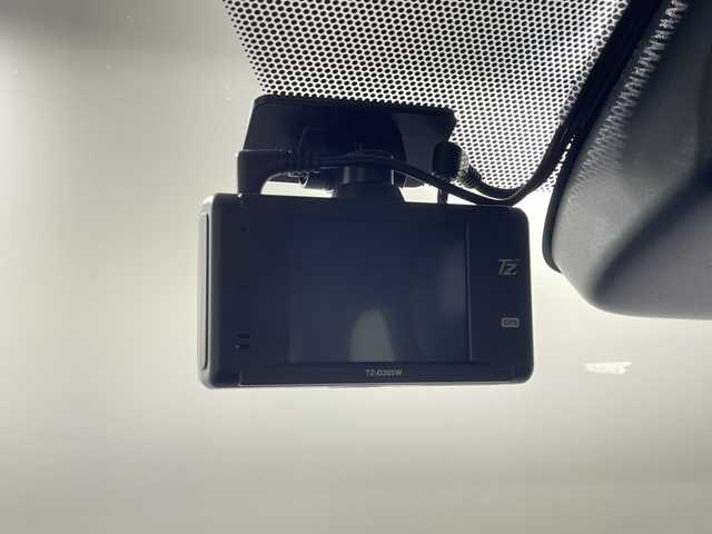 トヨタ ヴォクシー ハイブリッド S－Z 神奈川県 2022(令4)年 1.9万km ホワイトパールクリスタルシャイン 電動サイドステップ/モデリスタスポイラー/純正10.5型ディスプレイオーディオプラス/CD DVD　フルセグ/Bluetooth　USB　HDMI/バックカメラ/両側電動スライドドア/パワーバックドア/AC100V/ETC2.0/快適利便パッケージHigh/ブラインドスポットモニター/セーフティセンス/プリクラッシュセーフティ/レーントレーシングアシスト/レーンディパーチャーアラート/レーダークルーズコントロール/オートマチックハイビーム/ロードサインアシスト/ドライバー異常時対応システム/プロアクティブドライビングアシスト/発進遅れ告知/レーンチェンジアシスト/リアクロストラフィックアラート/パーキングサポートブレーキ/安心降車アシスト/アドバンストドライブ/リヤシートマインダー/後退速度抑制/緊急時操舵支援/前後ソナー/ナノイーX/ハーフレザーシート/2列目オットマン/前席/2列目シートヒーター/革巻きステアリング/ステアリングヒーター/プッシュスタート/スマートキー/純正17インチアルミホイール/LEDヘッドランプ