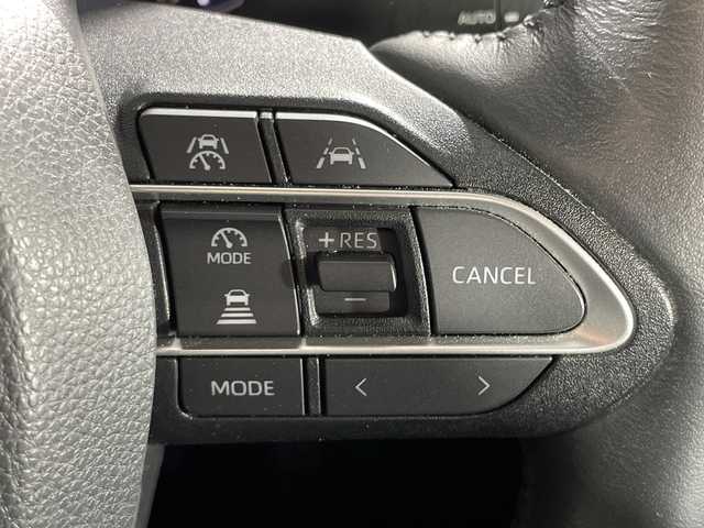 トヨタ ヴォクシー ハイブリッド S－Z 神奈川県 2022(令4)年 1.9万km ホワイトパールクリスタルシャイン 電動サイドステップ/モデリスタスポイラー/純正10.5型ディスプレイオーディオプラス/CD DVD　フルセグ/Bluetooth　USB　HDMI/バックカメラ/両側電動スライドドア/パワーバックドア/AC100V/ETC2.0/快適利便パッケージHigh/ブラインドスポットモニター/セーフティセンス/プリクラッシュセーフティ/レーントレーシングアシスト/レーンディパーチャーアラート/レーダークルーズコントロール/オートマチックハイビーム/ロードサインアシスト/ドライバー異常時対応システム/プロアクティブドライビングアシスト/発進遅れ告知/レーンチェンジアシスト/リアクロストラフィックアラート/パーキングサポートブレーキ/安心降車アシスト/アドバンストドライブ/リヤシートマインダー/後退速度抑制/緊急時操舵支援/前後ソナー/ナノイーX/ハーフレザーシート/2列目オットマン/前席/2列目シートヒーター/革巻きステアリング/ステアリングヒーター/プッシュスタート/スマートキー/純正17インチアルミホイール/LEDヘッドランプ