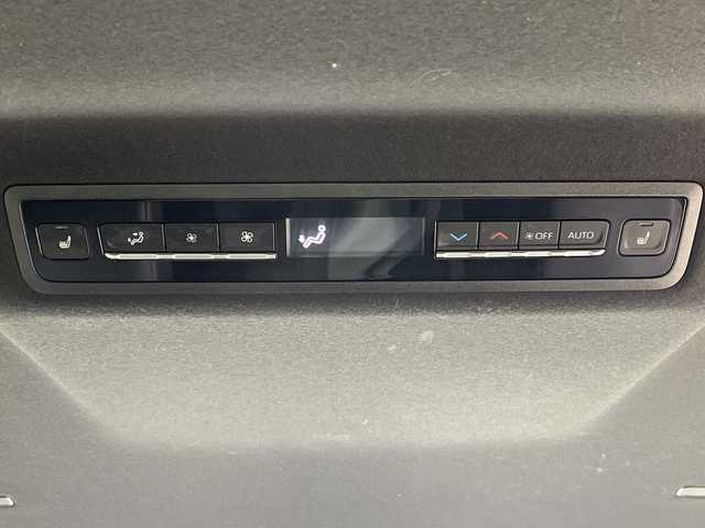 トヨタ ヴォクシー ハイブリッド S－Z 神奈川県 2022(令4)年 1.9万km ホワイトパールクリスタルシャイン 電動サイドステップ/モデリスタスポイラー/純正10.5型ディスプレイオーディオプラス/CD DVD　フルセグ/Bluetooth　USB　HDMI/バックカメラ/両側電動スライドドア/パワーバックドア/AC100V/ETC2.0/快適利便パッケージHigh/ブラインドスポットモニター/セーフティセンス/プリクラッシュセーフティ/レーントレーシングアシスト/レーンディパーチャーアラート/レーダークルーズコントロール/オートマチックハイビーム/ロードサインアシスト/ドライバー異常時対応システム/プロアクティブドライビングアシスト/発進遅れ告知/レーンチェンジアシスト/リアクロストラフィックアラート/パーキングサポートブレーキ/安心降車アシスト/アドバンストドライブ/リヤシートマインダー/後退速度抑制/緊急時操舵支援/前後ソナー/ナノイーX/ハーフレザーシート/2列目オットマン/前席/2列目シートヒーター/革巻きステアリング/ステアリングヒーター/プッシュスタート/スマートキー/純正17インチアルミホイール/LEDヘッドランプ