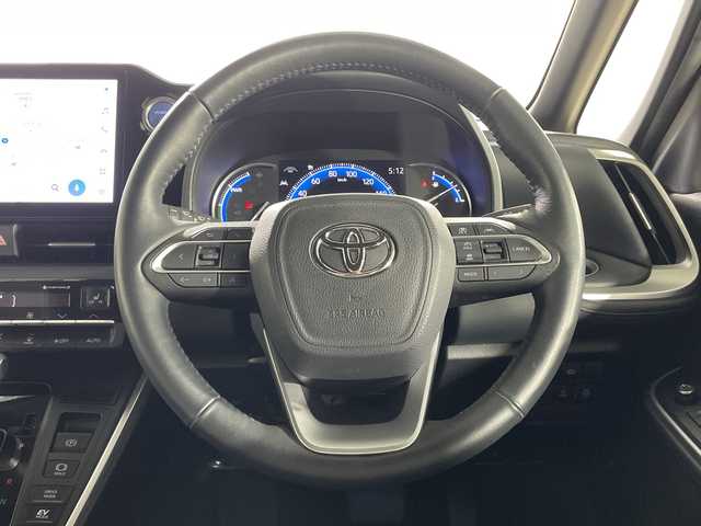 トヨタ ヴォクシー ハイブリッド S－Z 神奈川県 2022(令4)年 1.9万km ホワイトパールクリスタルシャイン 電動サイドステップ/モデリスタスポイラー/純正10.5型ディスプレイオーディオプラス/CD DVD　フルセグ/Bluetooth　USB　HDMI/バックカメラ/両側電動スライドドア/パワーバックドア/AC100V/ETC2.0/快適利便パッケージHigh/ブラインドスポットモニター/セーフティセンス/プリクラッシュセーフティ/レーントレーシングアシスト/レーンディパーチャーアラート/レーダークルーズコントロール/オートマチックハイビーム/ロードサインアシスト/ドライバー異常時対応システム/プロアクティブドライビングアシスト/発進遅れ告知/レーンチェンジアシスト/リアクロストラフィックアラート/パーキングサポートブレーキ/安心降車アシスト/アドバンストドライブ/リヤシートマインダー/後退速度抑制/緊急時操舵支援/前後ソナー/ナノイーX/ハーフレザーシート/2列目オットマン/前席/2列目シートヒーター/革巻きステアリング/ステアリングヒーター/プッシュスタート/スマートキー/純正17インチアルミホイール/LEDヘッドランプ