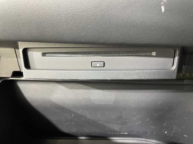 トヨタ ヴォクシー ハイブリッド S－Z 神奈川県 2022(令4)年 1.9万km ホワイトパールクリスタルシャイン 電動サイドステップ/モデリスタスポイラー/純正10.5型ディスプレイオーディオプラス/CD DVD　フルセグ/Bluetooth　USB　HDMI/バックカメラ/両側電動スライドドア/パワーバックドア/AC100V/ETC2.0/快適利便パッケージHigh/ブラインドスポットモニター/セーフティセンス/プリクラッシュセーフティ/レーントレーシングアシスト/レーンディパーチャーアラート/レーダークルーズコントロール/オートマチックハイビーム/ロードサインアシスト/ドライバー異常時対応システム/プロアクティブドライビングアシスト/発進遅れ告知/レーンチェンジアシスト/リアクロストラフィックアラート/パーキングサポートブレーキ/安心降車アシスト/アドバンストドライブ/リヤシートマインダー/後退速度抑制/緊急時操舵支援/前後ソナー/ナノイーX/ハーフレザーシート/2列目オットマン/前席/2列目シートヒーター/革巻きステアリング/ステアリングヒーター/プッシュスタート/スマートキー/純正17インチアルミホイール/LEDヘッドランプ