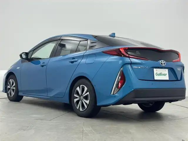 トヨタ プリウス ＰＨＶ A プレミアム 愛知県 2017(平29)年 5.3万km スピリテッドアクアメタリック 純正11.2インチナビ/・フルセグTV/Bluetooth/HUD/純正ドライブレコーダー/ビルトインETC/パーキングアシスト/プッシュスタート/ステアリングリモコン/ステアリングヒーター/パワーシート/ブラックレザー調シート/シートヒーター/バックカメラ/トヨタセーフティセンス/　　・プリクラッシュセーフティ/　　・レーンディバーチャーアラート/　　・レーダークルーズコントロール/　　・オートハイビーム/インテリジェントクリアランスソナー/LEDヘッドライト/フォグランプ/取扱説明書/スマートキー
