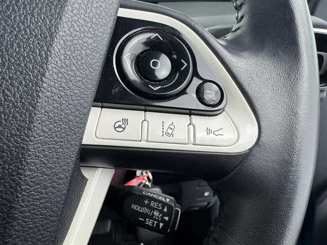 トヨタ プリウス ＰＨＶ A プレミアム 愛知県 2017(平29)年 5.3万km スピリテッドアクアメタリック 純正11.2インチナビ/・フルセグTV/Bluetooth/HUD/純正ドライブレコーダー/ビルトインETC/パーキングアシスト/プッシュスタート/ステアリングリモコン/ステアリングヒーター/パワーシート/ブラックレザー調シート/シートヒーター/バックカメラ/トヨタセーフティセンス/　　・プリクラッシュセーフティ/　　・レーンディバーチャーアラート/　　・レーダークルーズコントロール/　　・オートハイビーム/インテリジェントクリアランスソナー/LEDヘッドライト/フォグランプ/取扱説明書/スマートキー