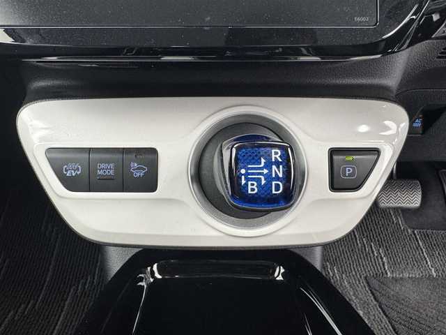 トヨタ プリウス ＰＨＶ A プレミアム 愛知県 2017(平29)年 5.3万km スピリテッドアクアメタリック 純正11.2インチナビ/・フルセグTV/Bluetooth/HUD/純正ドライブレコーダー/ビルトインETC/パーキングアシスト/プッシュスタート/ステアリングリモコン/ステアリングヒーター/パワーシート/ブラックレザー調シート/シートヒーター/バックカメラ/トヨタセーフティセンス/　　・プリクラッシュセーフティ/　　・レーンディバーチャーアラート/　　・レーダークルーズコントロール/　　・オートハイビーム/インテリジェントクリアランスソナー/LEDヘッドライト/フォグランプ/取扱説明書/スマートキー