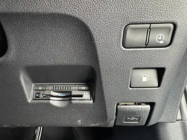 トヨタ プリウス ＰＨＶ A プレミアム 愛知県 2017(平29)年 5.3万km スピリテッドアクアメタリック 純正11.2インチナビ/・フルセグTV/Bluetooth/HUD/純正ドライブレコーダー/ビルトインETC/パーキングアシスト/プッシュスタート/ステアリングリモコン/ステアリングヒーター/パワーシート/ブラックレザー調シート/シートヒーター/バックカメラ/トヨタセーフティセンス/　　・プリクラッシュセーフティ/　　・レーンディバーチャーアラート/　　・レーダークルーズコントロール/　　・オートハイビーム/インテリジェントクリアランスソナー/LEDヘッドライト/フォグランプ/取扱説明書/スマートキー