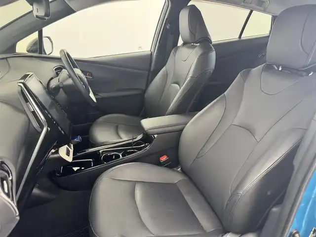 トヨタ プリウス ＰＨＶ A プレミアム 愛知県 2017(平29)年 5.3万km スピリテッドアクアメタリック 純正11.2インチナビ/・フルセグTV/Bluetooth/HUD/純正ドライブレコーダー/ビルトインETC/パーキングアシスト/プッシュスタート/ステアリングリモコン/ステアリングヒーター/パワーシート/ブラックレザー調シート/シートヒーター/バックカメラ/トヨタセーフティセンス/　　・プリクラッシュセーフティ/　　・レーンディバーチャーアラート/　　・レーダークルーズコントロール/　　・オートハイビーム/インテリジェントクリアランスソナー/LEDヘッドライト/フォグランプ/取扱説明書/スマートキー