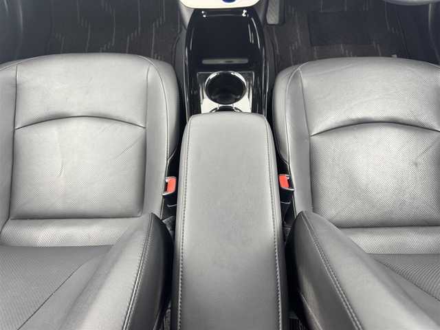トヨタ プリウス ＰＨＶ A プレミアム 愛知県 2017(平29)年 5.3万km スピリテッドアクアメタリック 純正11.2インチナビ/・フルセグTV/Bluetooth/HUD/純正ドライブレコーダー/ビルトインETC/パーキングアシスト/プッシュスタート/ステアリングリモコン/ステアリングヒーター/パワーシート/ブラックレザー調シート/シートヒーター/バックカメラ/トヨタセーフティセンス/　　・プリクラッシュセーフティ/　　・レーンディバーチャーアラート/　　・レーダークルーズコントロール/　　・オートハイビーム/インテリジェントクリアランスソナー/LEDヘッドライト/フォグランプ/取扱説明書/スマートキー