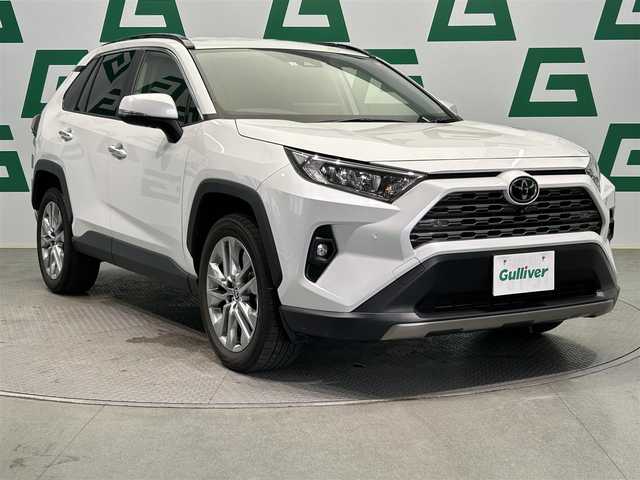 トヨタ ＲＡＶ４ G Zパッケージ 鹿児島県 2023(令5)年 5.2万km プラチナホワイトパールマイカ ディスプレイオーディオ/(フルセグ/Bluetooth/AppleCarPlay/AndroidAuto)/デジタルインナーミラー型ドライブレコーダー/ビルトインETC2.0/前席シートベンチレーション/運転席シートメモリ/ステアリングヒーター/本革巻きステアリング/パノラミックビューモニター/BSM/電動パーキングブレーキ/オートブレーキホールド/Toyota Safety Sense/　・プリクラッシュセーフティー/　・レーントレーシングアシスト/　・レーダークルーズコントロール/　・オートマチックハイビーム/　・ロードサインアシスト