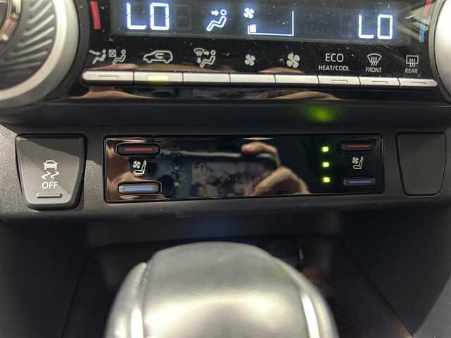 トヨタ ＲＡＶ４ G Zパッケージ 鹿児島県 2023(令5)年 5.2万km プラチナホワイトパールマイカ ディスプレイオーディオ/(フルセグ/Bluetooth/AppleCarPlay/AndroidAuto)/デジタルインナーミラー型ドライブレコーダー/ビルトインETC2.0/前席シートベンチレーション/運転席シートメモリ/ステアリングヒーター/本革巻きステアリング/パノラミックビューモニター/BSM/電動パーキングブレーキ/オートブレーキホールド/Toyota Safety Sense/　・プリクラッシュセーフティー/　・レーントレーシングアシスト/　・レーダークルーズコントロール/　・オートマチックハイビーム/　・ロードサインアシスト