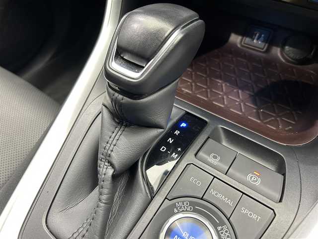 トヨタ ＲＡＶ４ G Zパッケージ 鹿児島県 2023(令5)年 5.2万km プラチナホワイトパールマイカ ディスプレイオーディオ/(フルセグ/Bluetooth/AppleCarPlay/AndroidAuto)/デジタルインナーミラー型ドライブレコーダー/ビルトインETC2.0/前席シートベンチレーション/運転席シートメモリ/ステアリングヒーター/本革巻きステアリング/パノラミックビューモニター/BSM/電動パーキングブレーキ/オートブレーキホールド/Toyota Safety Sense/　・プリクラッシュセーフティー/　・レーントレーシングアシスト/　・レーダークルーズコントロール/　・オートマチックハイビーム/　・ロードサインアシスト