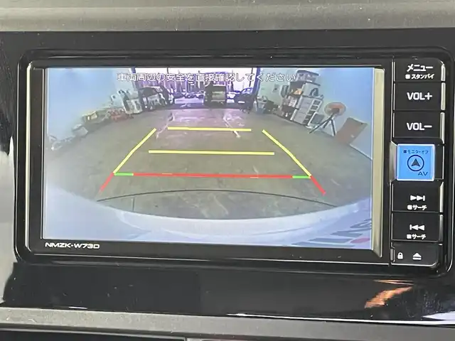 トヨタ ルーミー X 千葉県 2023(令5)年 1.2万km パールホワイトⅢ 禁煙車/トヨタセーフティセンス/・クリアランスソナー/片側電動ドア/純正メモリナビ/・型番：NMZK-W73D/・CD/DVD/USB/Bluetooth/フルセグTV/・バックカメラ/DNシートヒーター/ステアリングスイッチ/社外フロアマット/純正ホイールキャップ/オートライト/・ハロゲンヘッドライト/・ヘッドライトレベライザー/プッシュスタート/・スマートキー/・スペアキー