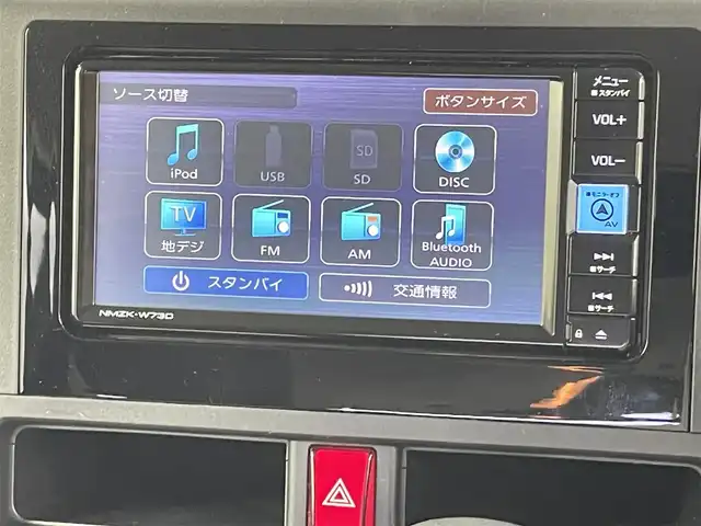 トヨタ ルーミー X 千葉県 2023(令5)年 1.2万km パールホワイトⅢ 禁煙車/トヨタセーフティセンス/・クリアランスソナー/片側電動ドア/純正メモリナビ/・型番：NMZK-W73D/・CD/DVD/USB/Bluetooth/フルセグTV/・バックカメラ/DNシートヒーター/ステアリングスイッチ/社外フロアマット/純正ホイールキャップ/オートライト/・ハロゲンヘッドライト/・ヘッドライトレベライザー/プッシュスタート/・スマートキー/・スペアキー