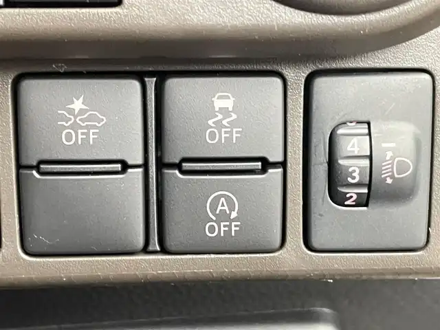 トヨタ ルーミー X 千葉県 2023(令5)年 1.2万km パールホワイトⅢ 禁煙車/トヨタセーフティセンス/・クリアランスソナー/片側電動ドア/純正メモリナビ/・型番：NMZK-W73D/・CD/DVD/USB/Bluetooth/フルセグTV/・バックカメラ/DNシートヒーター/ステアリングスイッチ/社外フロアマット/純正ホイールキャップ/オートライト/・ハロゲンヘッドライト/・ヘッドライトレベライザー/プッシュスタート/・スマートキー/・スペアキー