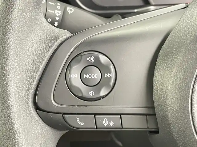 トヨタ ルーミー X 千葉県 2023(令5)年 1.2万km パールホワイトⅢ 禁煙車/トヨタセーフティセンス/・クリアランスソナー/片側電動ドア/純正メモリナビ/・型番：NMZK-W73D/・CD/DVD/USB/Bluetooth/フルセグTV/・バックカメラ/DNシートヒーター/ステアリングスイッチ/社外フロアマット/純正ホイールキャップ/オートライト/・ハロゲンヘッドライト/・ヘッドライトレベライザー/プッシュスタート/・スマートキー/・スペアキー