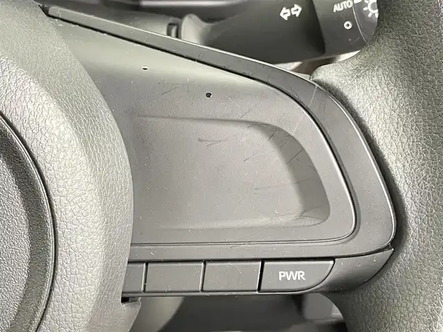 トヨタ ルーミー X 千葉県 2023(令5)年 1.2万km パールホワイトⅢ 禁煙車/トヨタセーフティセンス/・クリアランスソナー/片側電動ドア/純正メモリナビ/・型番：NMZK-W73D/・CD/DVD/USB/Bluetooth/フルセグTV/・バックカメラ/DNシートヒーター/ステアリングスイッチ/社外フロアマット/純正ホイールキャップ/オートライト/・ハロゲンヘッドライト/・ヘッドライトレベライザー/プッシュスタート/・スマートキー/・スペアキー