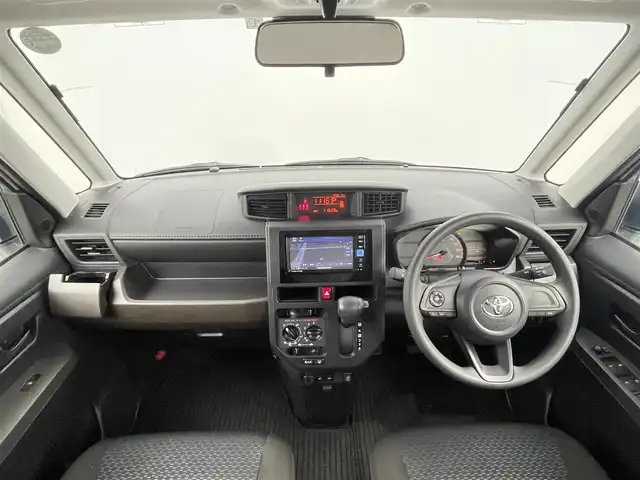 トヨタ ルーミー X 千葉県 2023(令5)年 1.2万km パールホワイトⅢ 禁煙車/トヨタセーフティセンス/・クリアランスソナー/片側電動ドア/純正メモリナビ/・型番：NMZK-W73D/・CD/DVD/USB/Bluetooth/フルセグTV/・バックカメラ/DNシートヒーター/ステアリングスイッチ/社外フロアマット/純正ホイールキャップ/オートライト/・ハロゲンヘッドライト/・ヘッドライトレベライザー/プッシュスタート/・スマートキー/・スペアキー