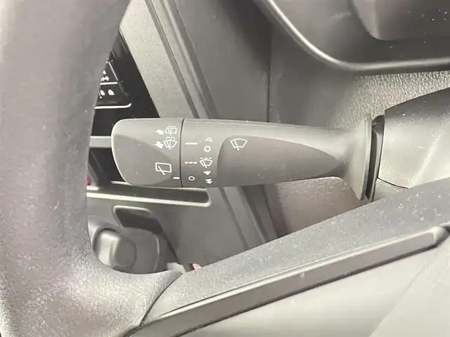 トヨタ ルーミー X 千葉県 2023(令5)年 1.2万km パールホワイトⅢ 禁煙車/トヨタセーフティセンス/・クリアランスソナー/片側電動ドア/純正メモリナビ/・型番：NMZK-W73D/・CD/DVD/USB/Bluetooth/フルセグTV/・バックカメラ/DNシートヒーター/ステアリングスイッチ/社外フロアマット/純正ホイールキャップ/オートライト/・ハロゲンヘッドライト/・ヘッドライトレベライザー/プッシュスタート/・スマートキー/・スペアキー