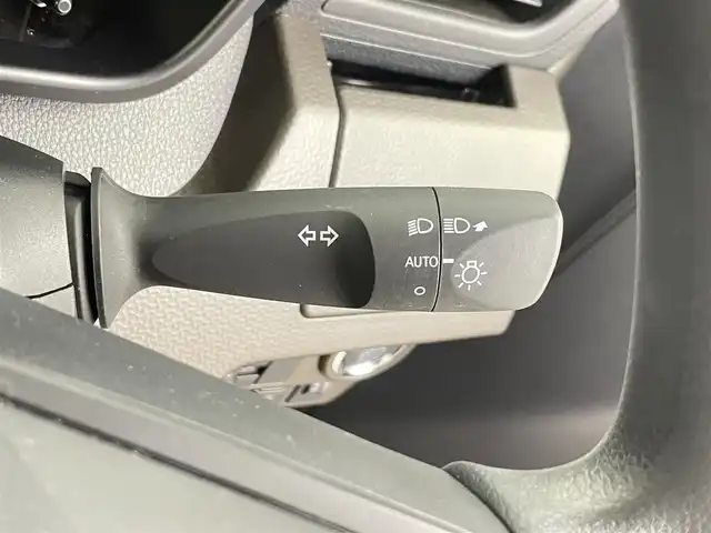 トヨタ ルーミー X 千葉県 2023(令5)年 1.2万km パールホワイトⅢ 禁煙車/トヨタセーフティセンス/・クリアランスソナー/片側電動ドア/純正メモリナビ/・型番：NMZK-W73D/・CD/DVD/USB/Bluetooth/フルセグTV/・バックカメラ/DNシートヒーター/ステアリングスイッチ/社外フロアマット/純正ホイールキャップ/オートライト/・ハロゲンヘッドライト/・ヘッドライトレベライザー/プッシュスタート/・スマートキー/・スペアキー