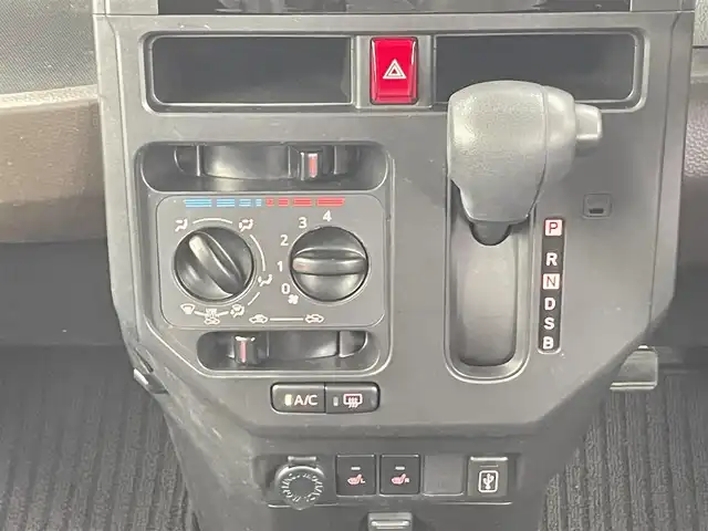 トヨタ ルーミー X 千葉県 2023(令5)年 1.2万km パールホワイトⅢ 禁煙車/トヨタセーフティセンス/・クリアランスソナー/片側電動ドア/純正メモリナビ/・型番：NMZK-W73D/・CD/DVD/USB/Bluetooth/フルセグTV/・バックカメラ/DNシートヒーター/ステアリングスイッチ/社外フロアマット/純正ホイールキャップ/オートライト/・ハロゲンヘッドライト/・ヘッドライトレベライザー/プッシュスタート/・スマートキー/・スペアキー