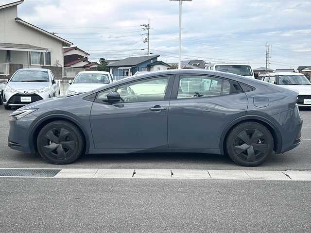 トヨタ プリウス U 香川県 2023(令5)年 4.5万km グレー 純正メーカーOPナビ（フルセグTV/BT)/バックカメラ/ドライブレコーダー/コーナーセンサー/ステアリングヒーター/ブラインドスポットモニター/安心降車アシスト/ロードサインアシスト/リアカメラディクション/プロアクティブドライブアシスト/リアクロストラフィックアラート/セカンダリーコリジョンブレーキ/レーンチェンジアシスト/ビルトインETC2.0