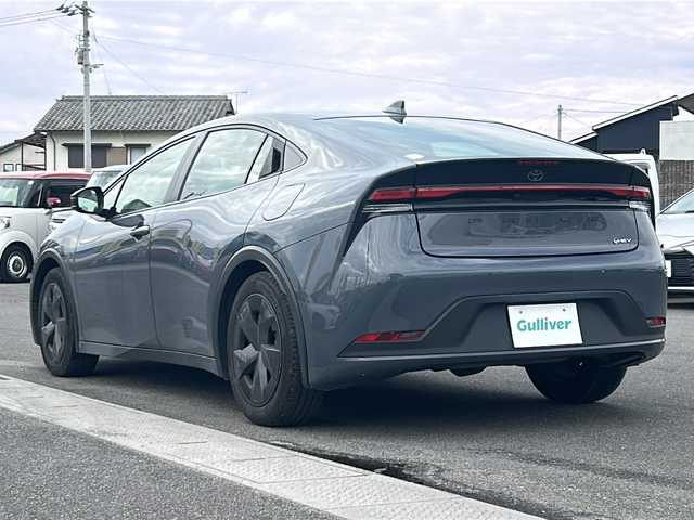 トヨタ プリウス U 香川県 2023(令5)年 4.5万km グレー 純正メーカーOPナビ（フルセグTV/BT)/バックカメラ/ドライブレコーダー/コーナーセンサー/ステアリングヒーター/ブラインドスポットモニター/安心降車アシスト/ロードサインアシスト/リアカメラディクション/プロアクティブドライブアシスト/リアクロストラフィックアラート/セカンダリーコリジョンブレーキ/レーンチェンジアシスト/ビルトインETC2.0