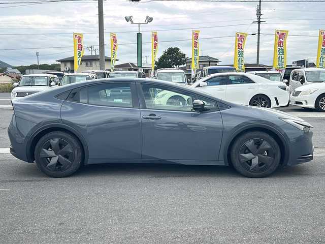 トヨタ プリウス U 香川県 2023(令5)年 4.5万km グレー 純正メーカーOPナビ（フルセグTV/BT)/バックカメラ/ドライブレコーダー/コーナーセンサー/ステアリングヒーター/ブラインドスポットモニター/安心降車アシスト/ロードサインアシスト/リアカメラディクション/プロアクティブドライブアシスト/リアクロストラフィックアラート/セカンダリーコリジョンブレーキ/レーンチェンジアシスト/ビルトインETC2.0