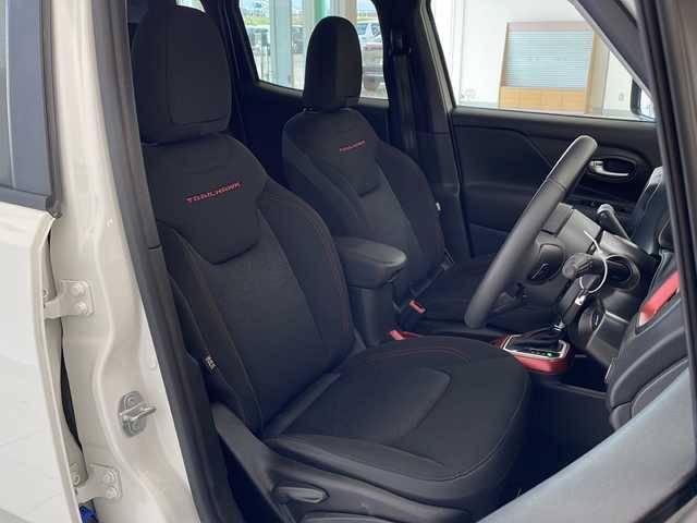 クライスラー・ジープ ジープ レネゲード トレイルホーク 新潟県 2021(令3)年 9万km 白 4WD/純正メモリナビ/BT/AUX/USB/フルセグテレビ/バックカメラ/ETC2.0/レーンキープアシスト/クルーズコントロール/コーナーセンサー/スマートキー/プッシュスタート/LEDヘッドライト/オートライト/フォグランプ/社外17インチアルミホイール/純正17インチAW夏タイヤ車載