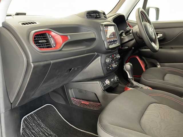 クライスラー・ジープ ジープ レネゲード トレイルホーク 新潟県 2021(令3)年 9万km 白 4WD/純正メモリナビ/BT/AUX/USB/フルセグテレビ/バックカメラ/ETC2.0/レーンキープアシスト/クルーズコントロール/コーナーセンサー/スマートキー/プッシュスタート/LEDヘッドライト/オートライト/フォグランプ/社外17インチアルミホイール/純正17インチAW夏タイヤ車載