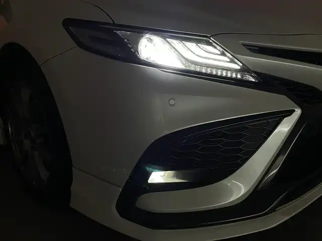 トヨタ カムリ WSレザーパッケージ 群馬県 2023(令5)年 2.9万km アティチュードブラックマイカ/プラチナホワイトパールマイカ GRエアロ/パノラミックビューモニター(シースルービュー機能付)/＝＝＝＝＝/純正9インチディスプレイオーディオ/・AM/FM/USB/Bluetooth/Miracast/AppleCarPlay/AndroidAuto/セーフティセンス/・プリクラッシュセーフティシステム/・レーントレーシングアシスト/・オートマチックハイビーム/・レーダークルーズコントロール(全車速追従機能付)/・ロードサインアシスト/パーキングサポートブレーキ(前後方静止物/後方接近車両)/ブラインドスポットモニター/先行車発進告知機能/LEDヘッドランプ/LEDフォグランプ/電動パーキングブレーキ/オートブレーキホールド/カラーヘッドアップディスプレイ