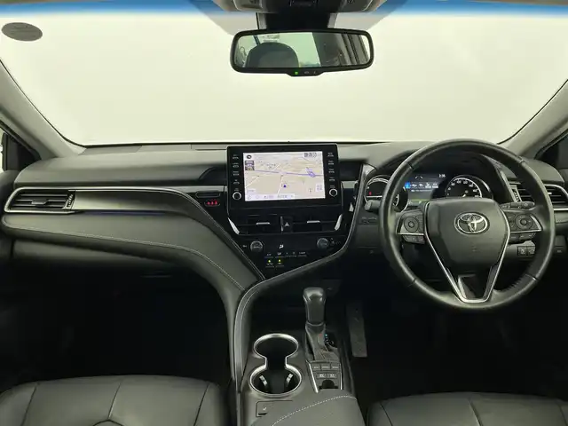 トヨタ カムリ WSレザーパッケージ 群馬県 2023(令5)年 2.9万km アティチュードブラックマイカ/プラチナホワイトパールマイカ GRエアロ/パノラミックビューモニター(シースルービュー機能付)/＝＝＝＝＝/純正9インチディスプレイオーディオ/・AM/FM/USB/Bluetooth/Miracast/AppleCarPlay/AndroidAuto/セーフティセンス/・プリクラッシュセーフティシステム/・レーントレーシングアシスト/・オートマチックハイビーム/・レーダークルーズコントロール(全車速追従機能付)/・ロードサインアシスト/パーキングサポートブレーキ(前後方静止物/後方接近車両)/ブラインドスポットモニター/先行車発進告知機能/LEDヘッドランプ/LEDフォグランプ/電動パーキングブレーキ/オートブレーキホールド/カラーヘッドアップディスプレイ
