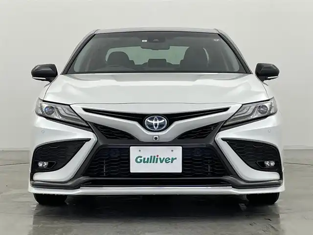 トヨタ カムリ WSレザーパッケージ 群馬県 2023(令5)年 2.9万km アティチュードブラックマイカ/プラチナホワイトパールマイカ GRエアロ/パノラミックビューモニター(シースルービュー機能付)/＝＝＝＝＝/純正9インチディスプレイオーディオ/・AM/FM/USB/Bluetooth/Miracast/AppleCarPlay/AndroidAuto/セーフティセンス/・プリクラッシュセーフティシステム/・レーントレーシングアシスト/・オートマチックハイビーム/・レーダークルーズコントロール(全車速追従機能付)/・ロードサインアシスト/パーキングサポートブレーキ(前後方静止物/後方接近車両)/ブラインドスポットモニター/先行車発進告知機能/LEDヘッドランプ/LEDフォグランプ/電動パーキングブレーキ/オートブレーキホールド/カラーヘッドアップディスプレイ