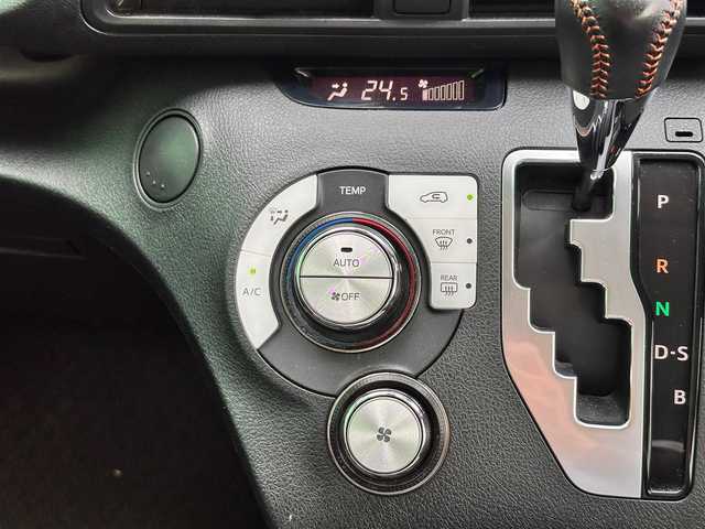 トヨタ シエンタ G クエロ 宮城県 2017(平29)年 5.2万km ホワイトパールクリスタルシャイン シートヒーター（運転席/助手席）/＝＝＝/セーフティセンスC/・プリクラッシュセーフティ/・レーンディパーチャーアラート/・オートハイビーム/先行車発進告知機能/社外ナビ（CN-HW531D）/・CD/DVD/・フルセグTV/ETC/両側パワースライドドア/ハーフレザーシート/革巻きステアリング/LEDヘッドランプ/フォグランプ/オートライト/スマートキー＆プッシュスタート/スペアキー/電動格納ミラー/純正フロアマット/Wエアバッグ