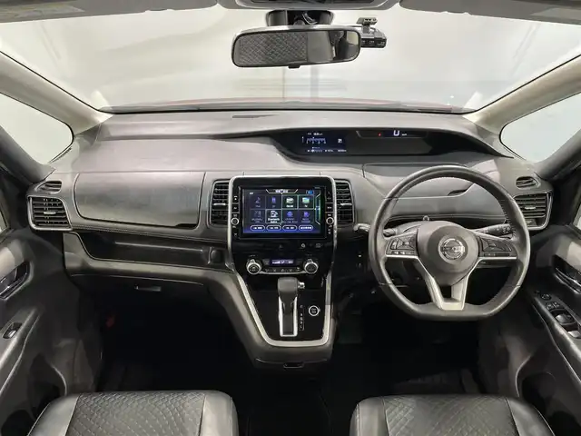 日産 セレナ ハイウェイスター Vセレクション 愛知県 2018(平30)年 9万km マルーンレッド 2トーン 純正９インチナビ/アラウンドビューモニター/純正11インチフリップダウンモニター/防水シート/両側パワースライドドア/ハンズフリーオートスライドドア/エマージェンシーブレーキ/インテリジェントパーキング/車線逸脱警報/クリアランスソナー/クルーズコントロール/ドライブレコーダー/ビルトインＥＴＣ/アクセサリーソケット/アイドリングストップ/純正フロアマット/16インチアルミホイール
