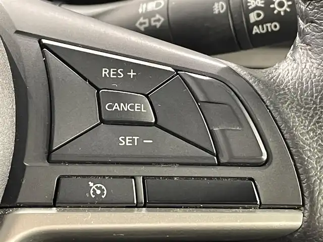 日産 セレナ ハイウェイスター Vセレクション 愛知県 2018(平30)年 9万km マルーンレッド 2トーン 純正９インチナビ/アラウンドビューモニター/純正11インチフリップダウンモニター/防水シート/両側パワースライドドア/ハンズフリーオートスライドドア/エマージェンシーブレーキ/インテリジェントパーキング/車線逸脱警報/クリアランスソナー/クルーズコントロール/ドライブレコーダー/ビルトインＥＴＣ/アクセサリーソケット/アイドリングストップ/純正フロアマット/16インチアルミホイール