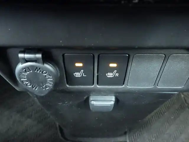 トヨタ タンク カスタムG－T 千葉県 2019(令1)年 4.4万km ファイアークォーツレッドM スマートアシストIII/クルーズコントロール/エコアイドル/両側パワースライドドア/前席シートヒーター/純正SDナビ/地デジTV/【DVD/CD再生機能　Bluetooth接続】/バックカメラ/ドライブレコーダー（前後撮影）/革巻きステアリング/ステアリングスイッチ/ETC/LEDヘッドライト/フォグライト/コーナーセンサー/純正15インチアルミホイル/キーフリーシステム